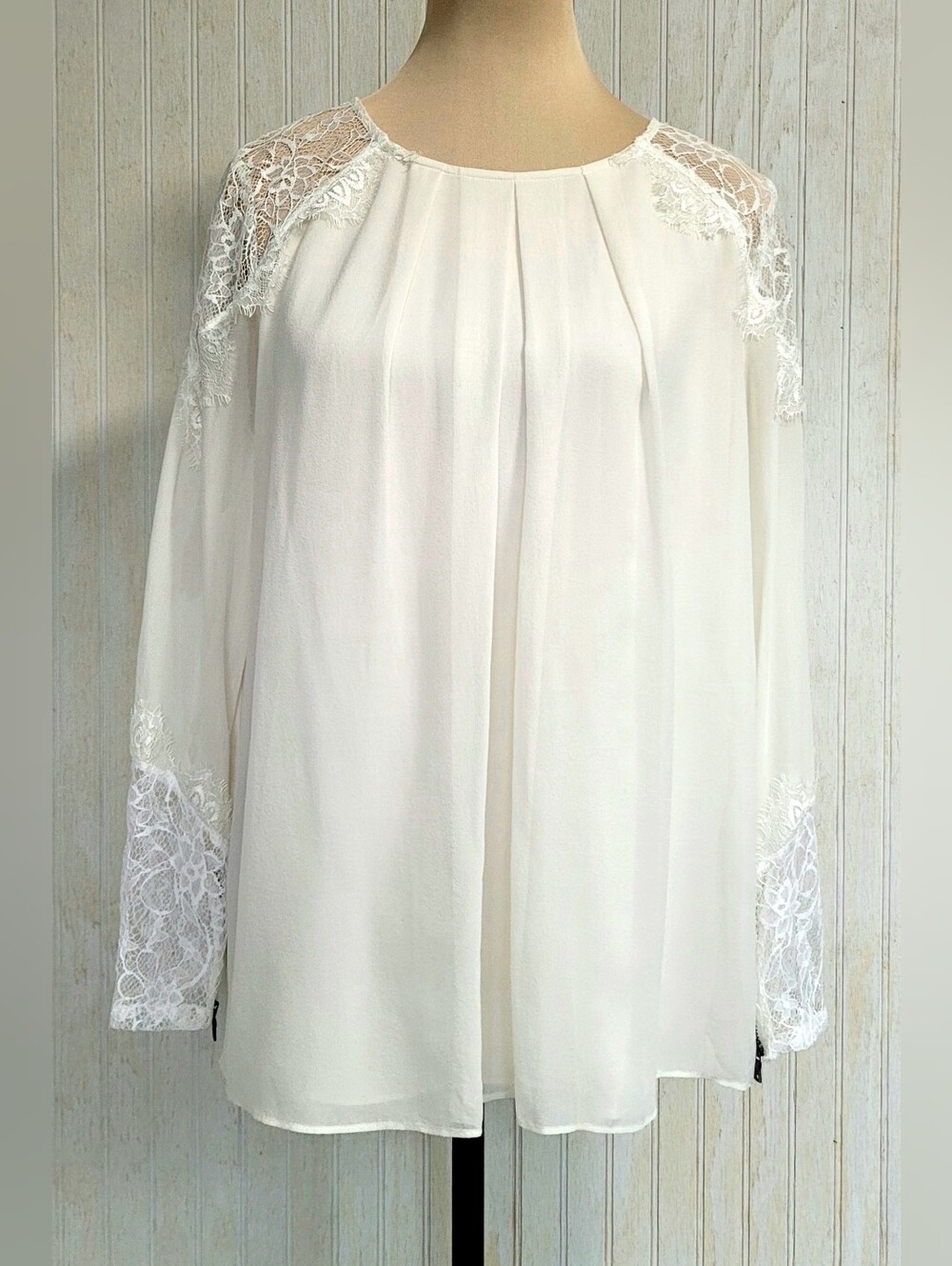 Alice + Olivia Danyelle Ivory Silk Lace Pleated Blouse S